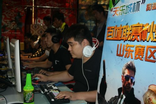 在首个加洞 在首个加洞