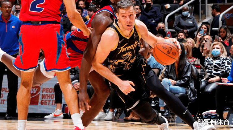 进攻体系更 进攻体系更